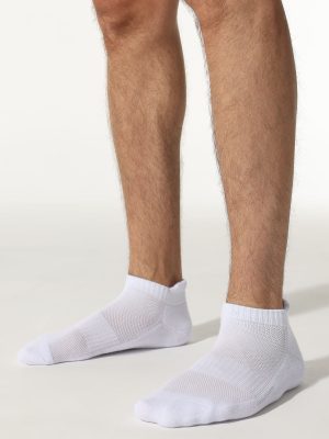 Elastic cuff texture on white cushioned ankle socks