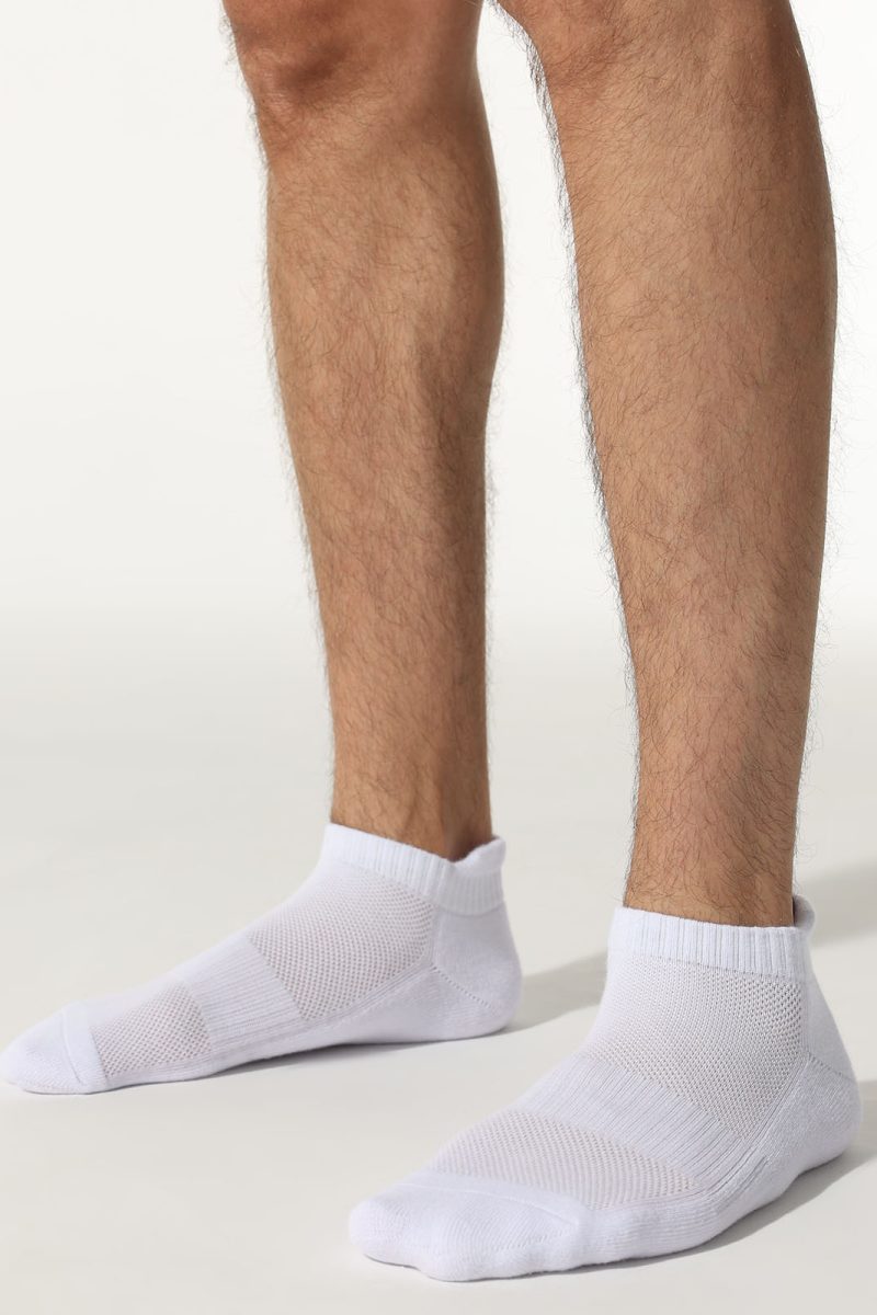 Elastic cuff texture on white cushioned ankle socks