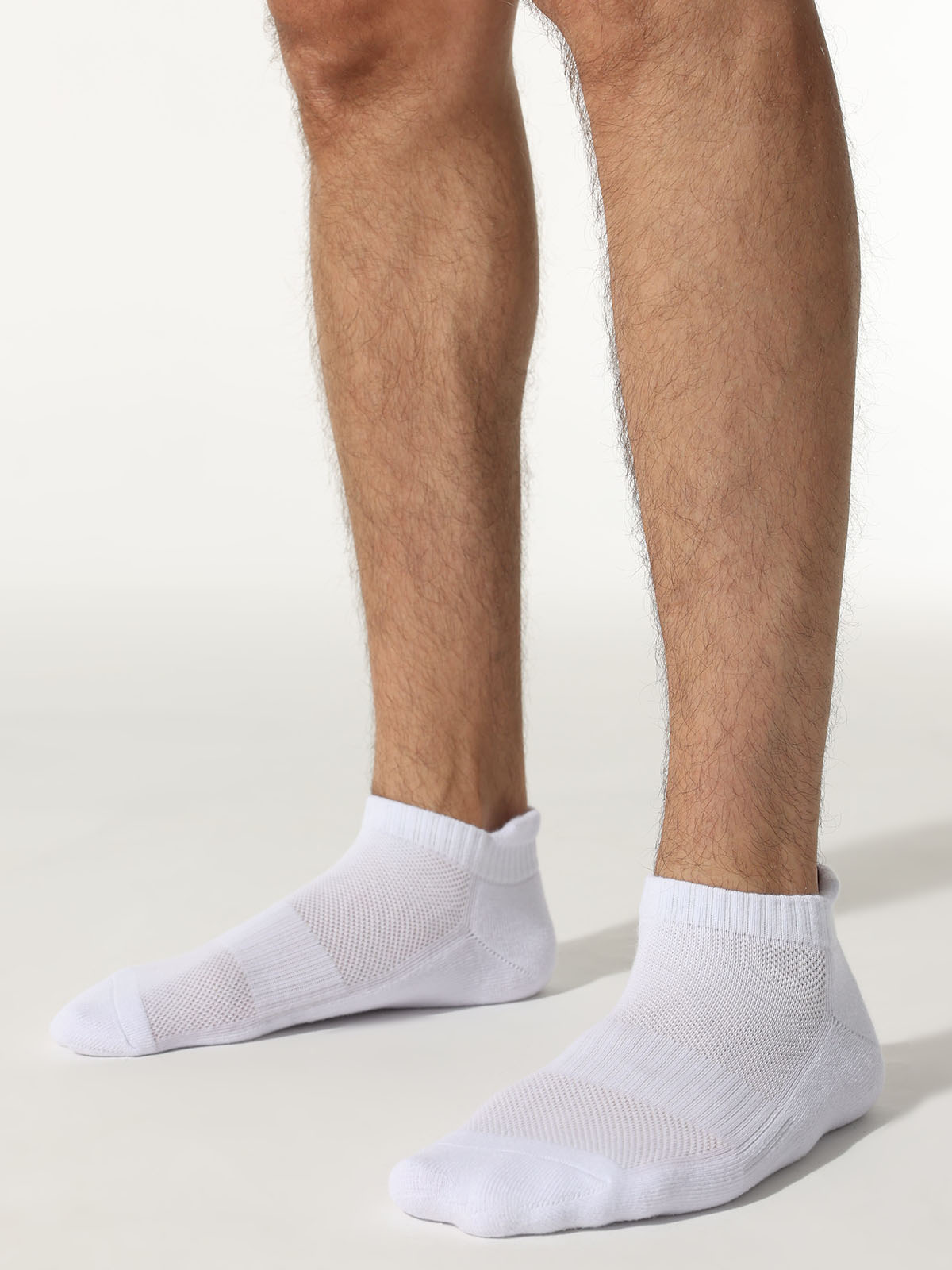 Elastic cuff texture on white cushioned ankle socks