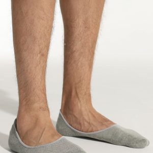 Smooth toe seam detail on grey no show socks