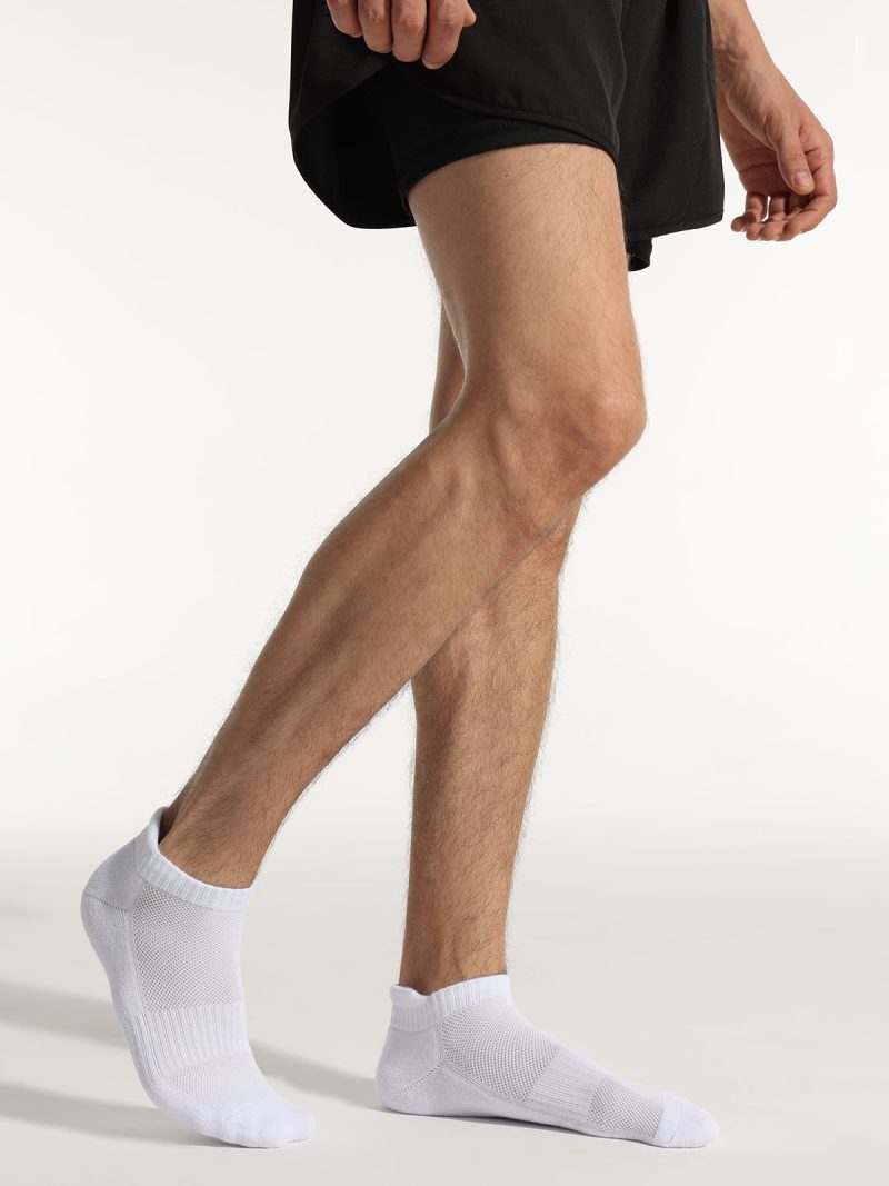 Elastic cuff texture on white cushioned ankle socks