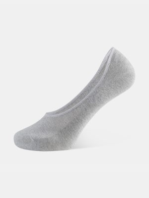 Smooth toe seam detail on grey no show socks