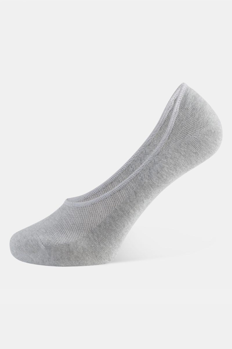 Smooth toe seam detail on grey no show socks