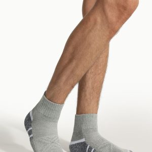 men wearing grey cushioned socks during workout