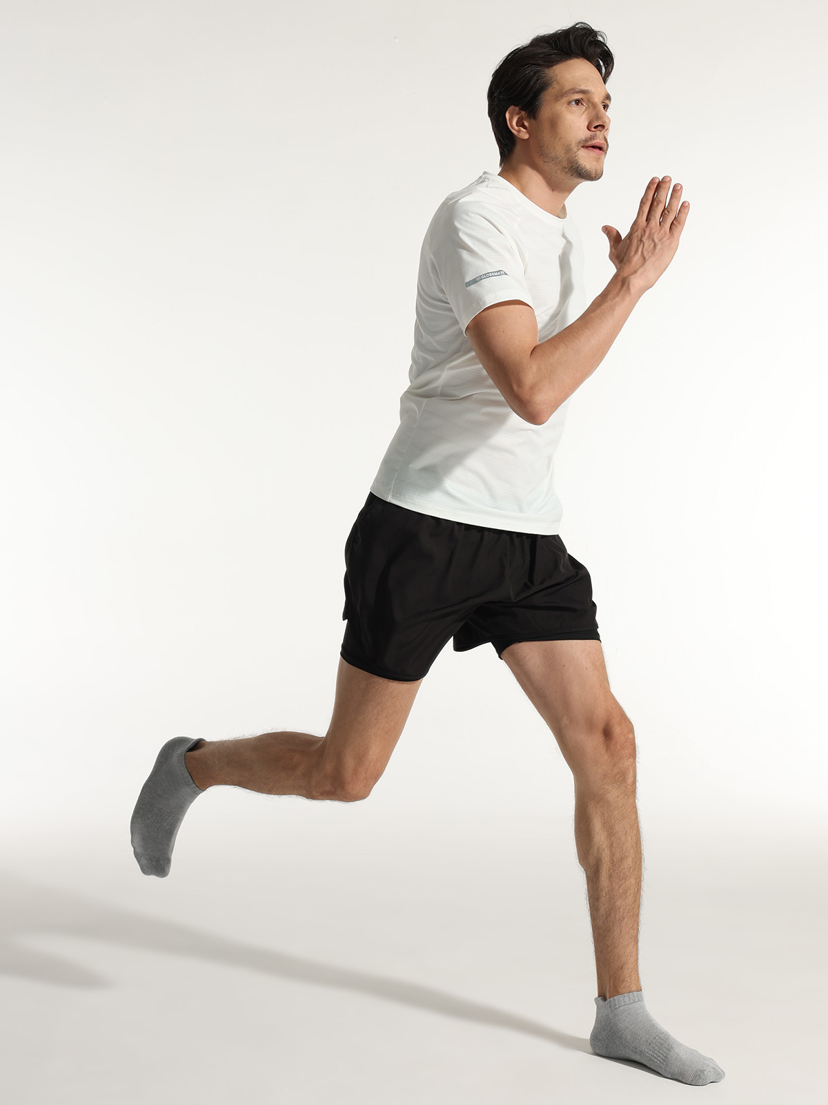 Elastic cuff texture on grey cushioned ankle socks