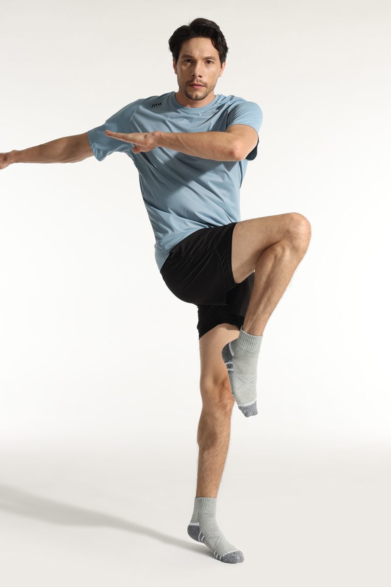 men wearing grey cushioned socks during workout