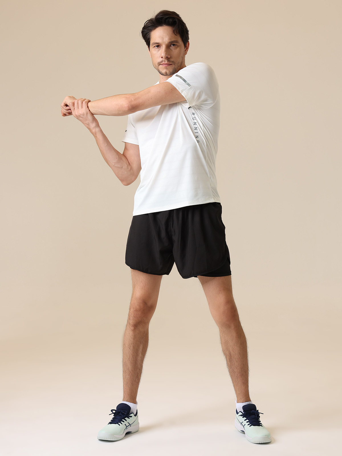 Elastic cuff texture on white cushioned ankle socks