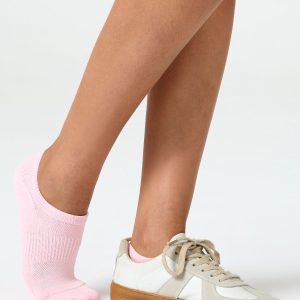 CW10_SWCH_PINK_PT01 A detailed close-up product photograph of Closemate's pink ribbed cotton no-show invisible boat socks, set against a smooth, neutral beige background. The image clearly highlights the breathable fabric texture, the precise contoured fit around the foot, and the intricate patterned weave on the footbed designed for comfort.