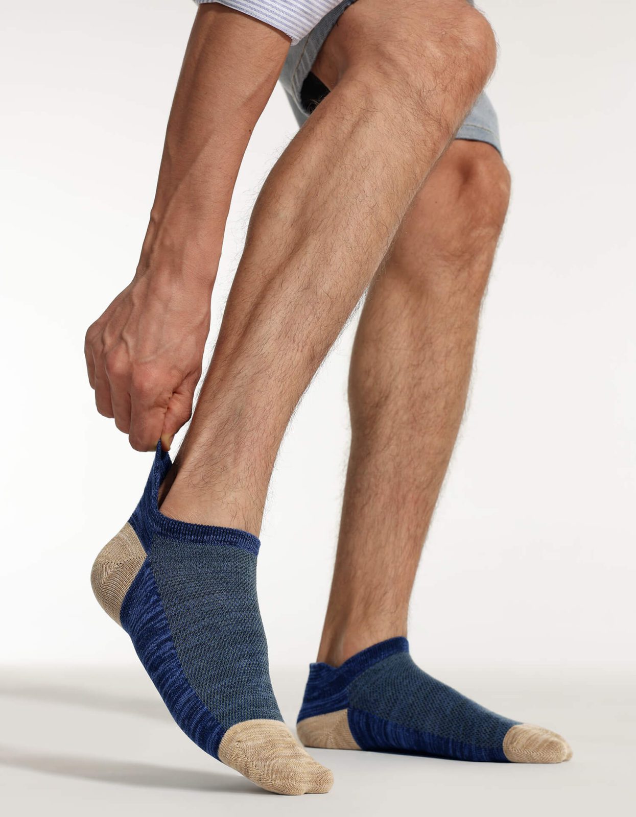 Multipack of CLOSEMATE heathered low cut ankle socks in mixed colors featuring mesh ventilation and heel tab